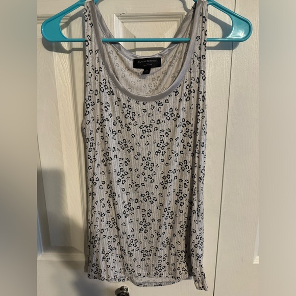 Banana Republic Tops - Banana Republic women’s xsmall leopard print tank top shirt